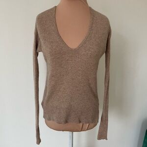 ROI 100% Cashmere Tan V-Neck Open Back Ribbed Sleeve Thumbhole Sweater EUC Sz XS